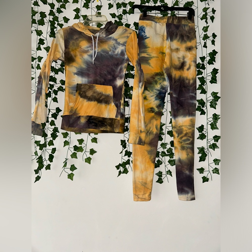 Matching Set:Multiple colors (Size small) - Picture 7 of 9